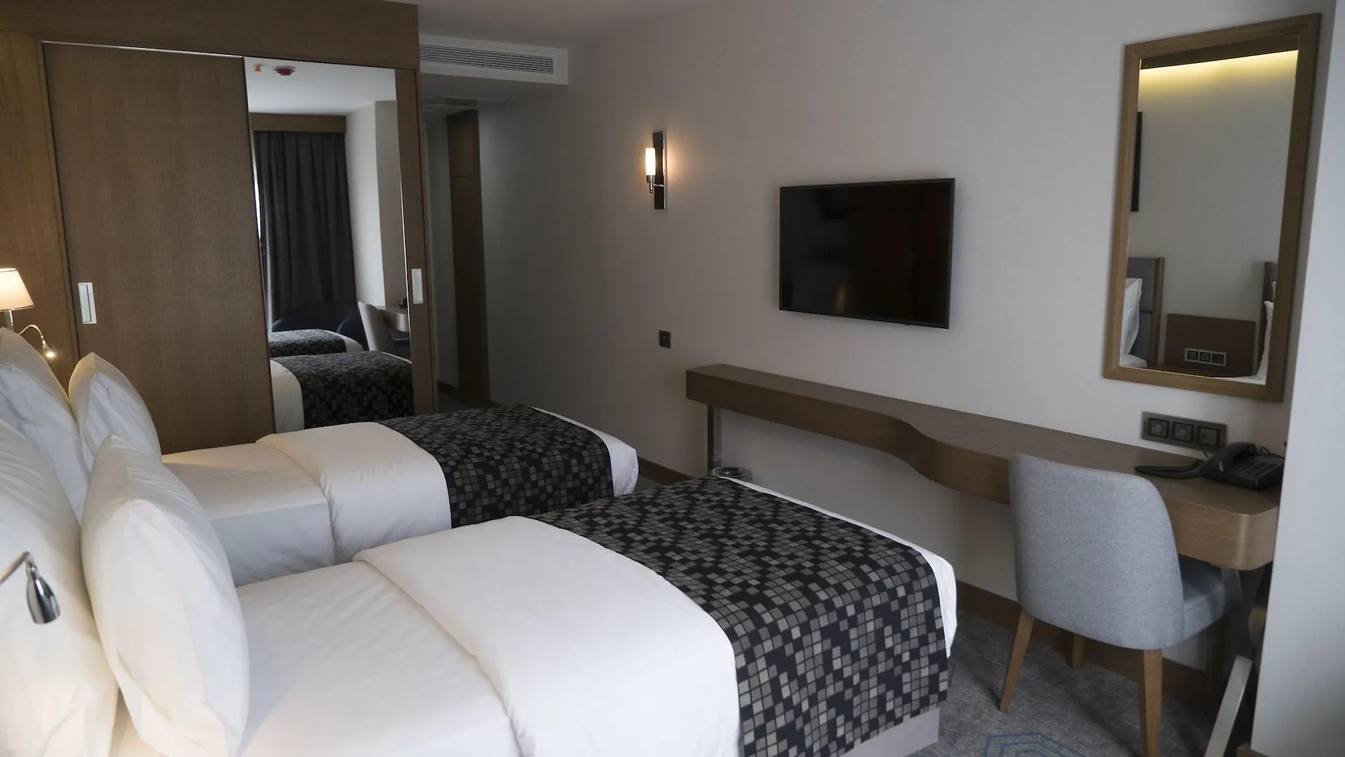 Yuksel Istanbul Yenikapi Hotel 4*,