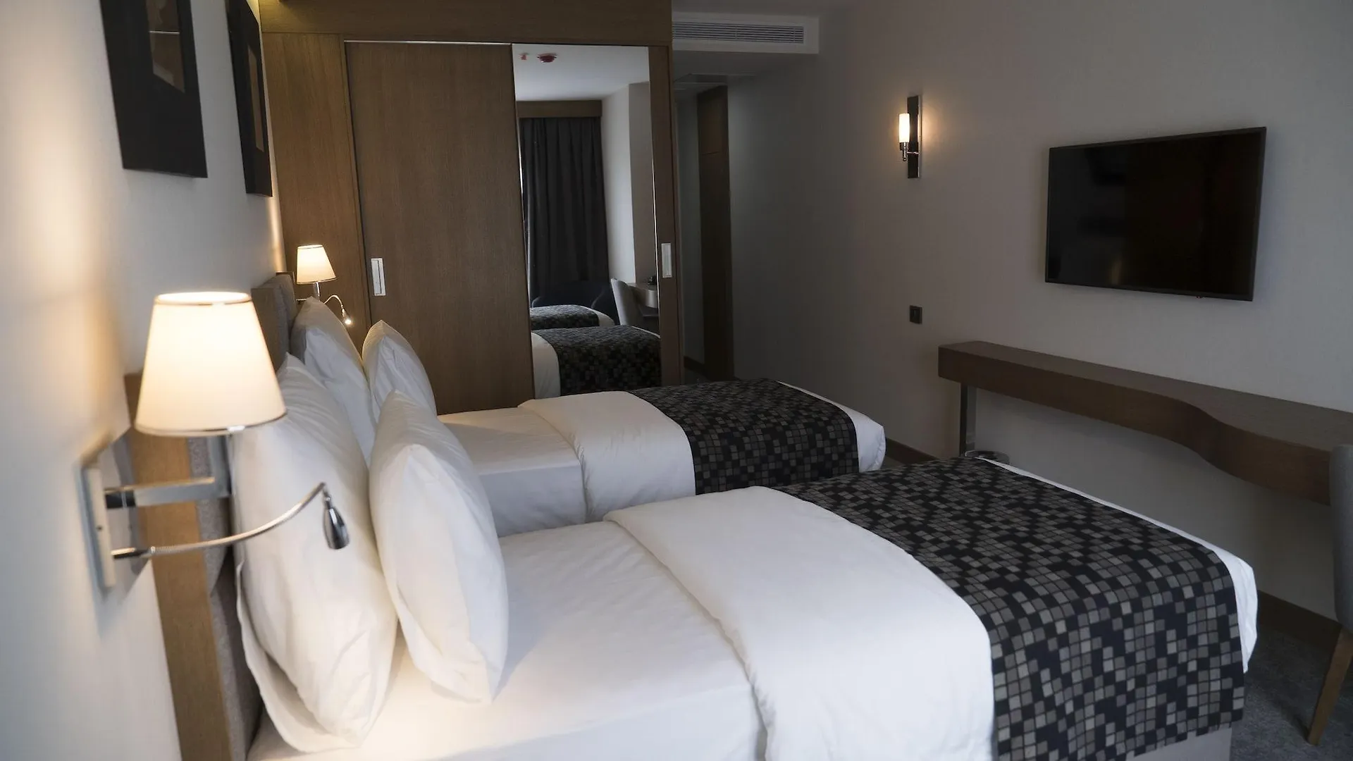 Yuksel Istanbul Yenikapi Hotel 4*,
